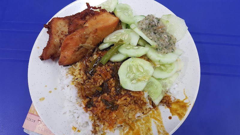 Deens Maju Nasi Kandar interior or food