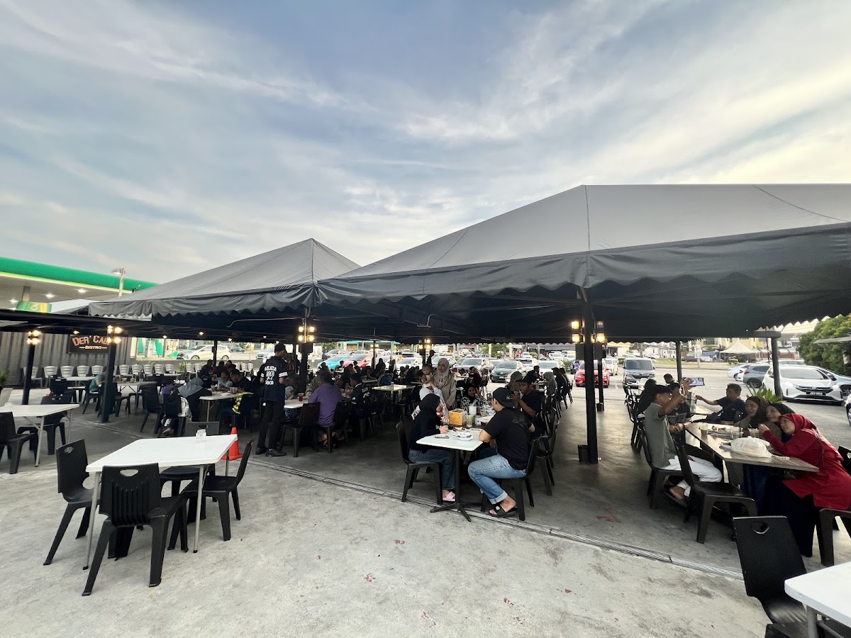 Der' Cabin Bistro Kulai