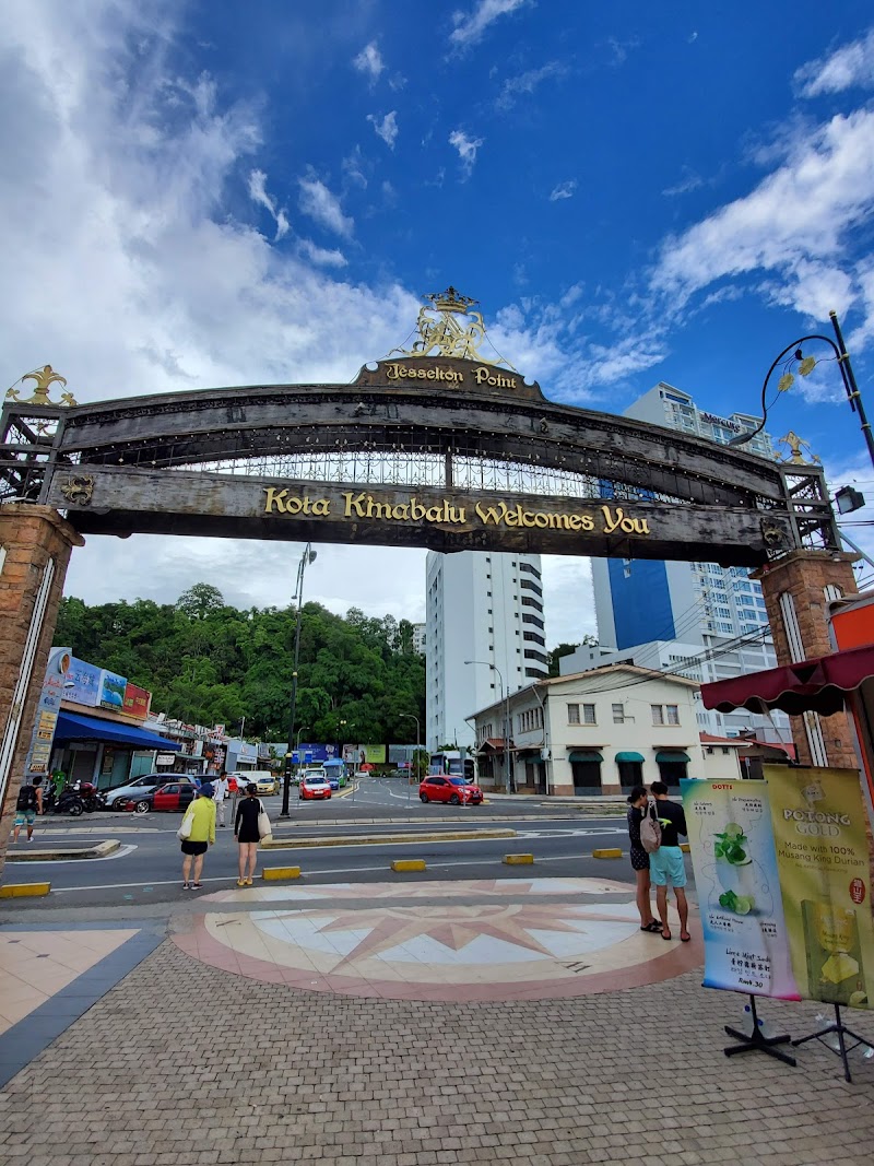 Jesselton Point Ferry Terminal - South Jetty interior or food