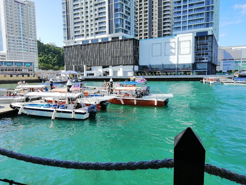 Jesselton Point Ferry Terminal - South Jetty food or atmosphere