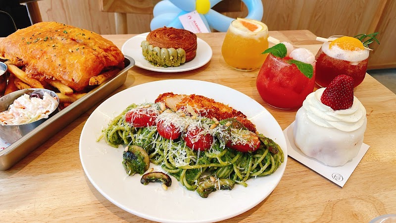 KLCG Confectionery & Bakery, Jalan Ampang interior or food