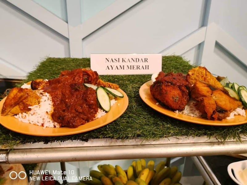 Nasi Ganja Ipoh ( Nasi Kandar ayam Merah) interior or food