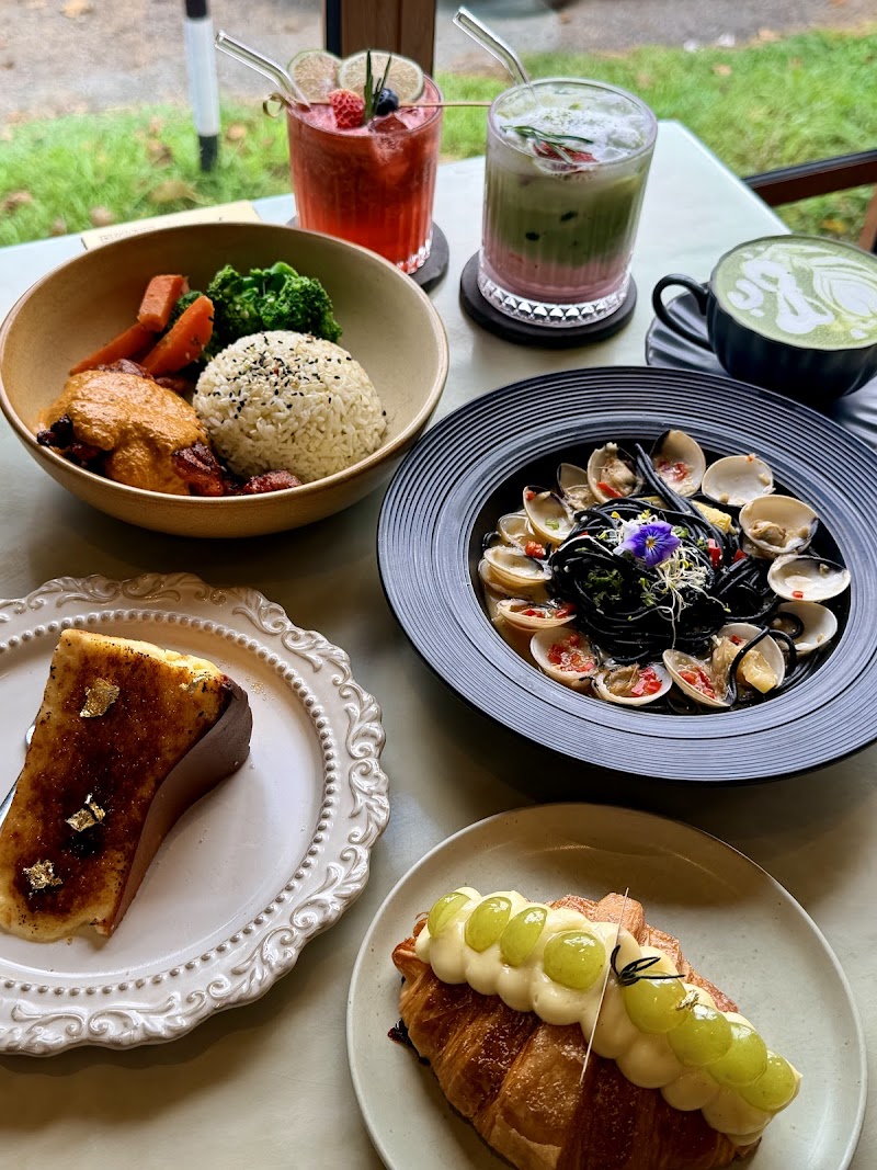 Nimmies Pastry Cafe food or atmosphere