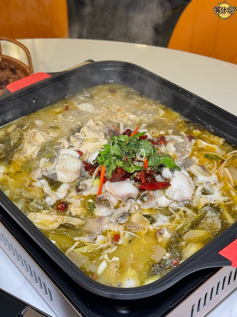 Restoran Luckypot Kepong interior or food