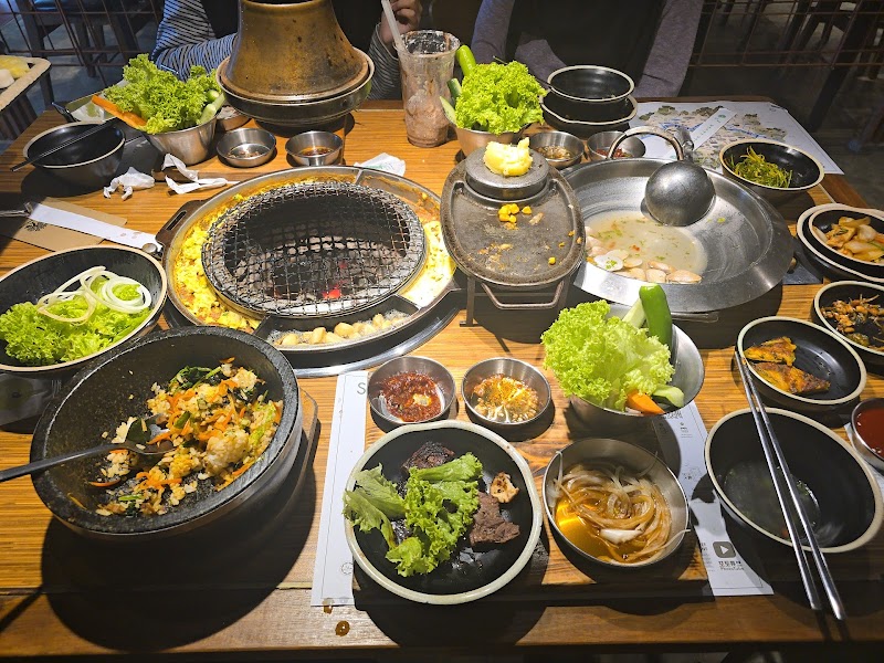 Sweetree Restaurant food or atmosphere