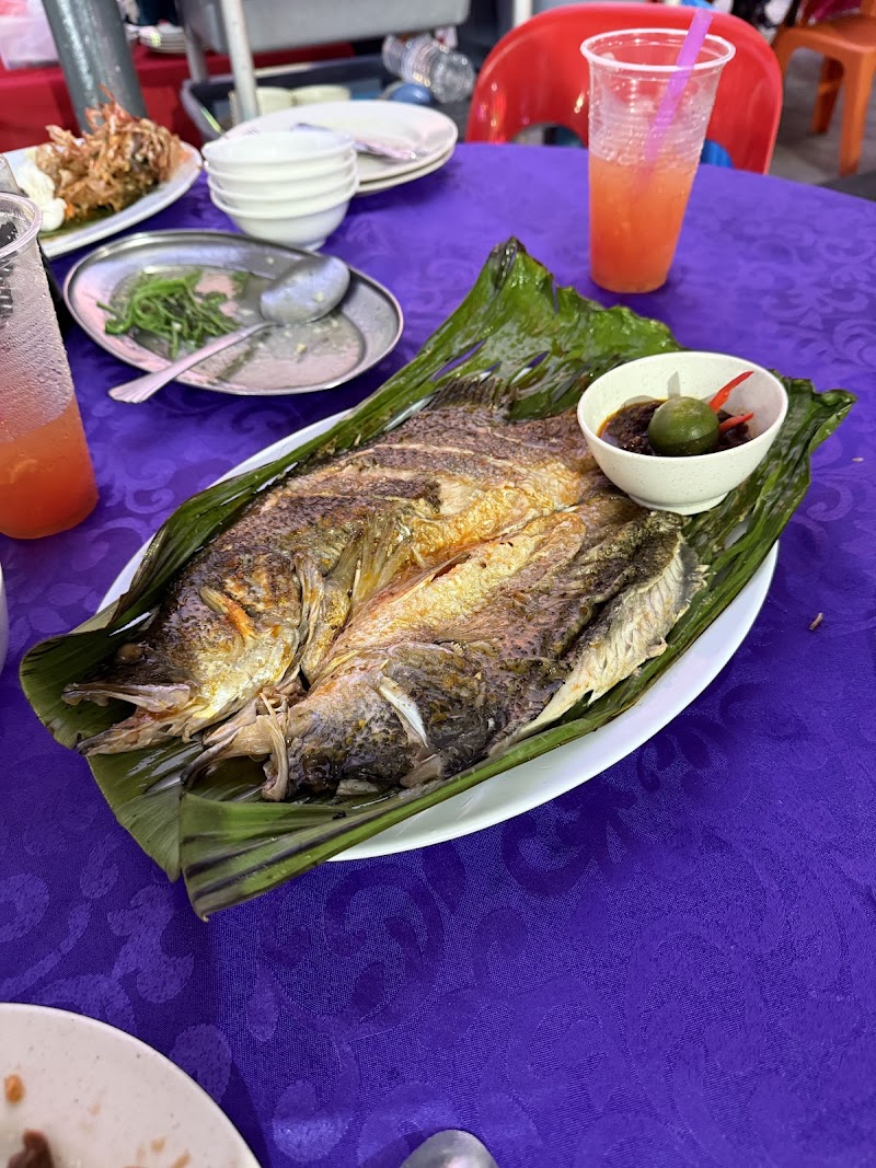 Topspot Food Court food or atmosphere
