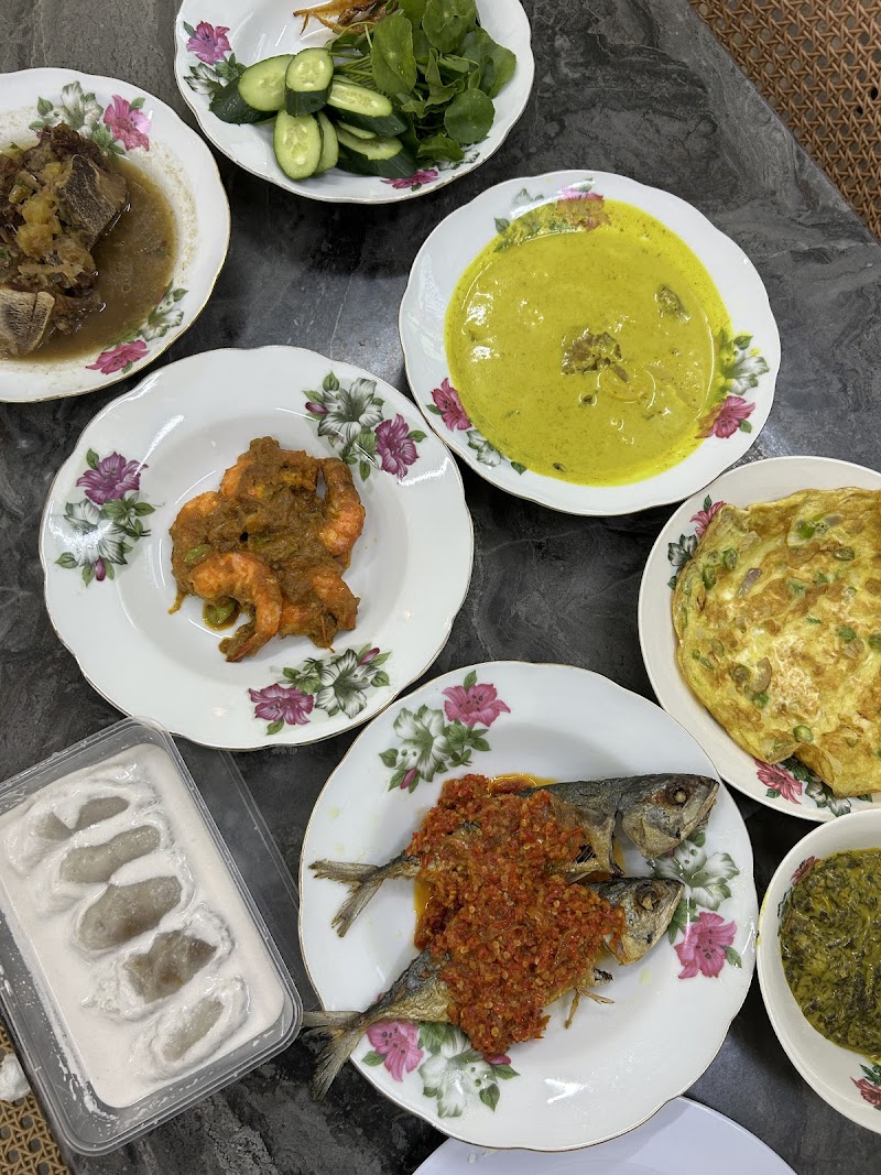 Warong Nismilan : Sotong Crispy Melimpah interior or food