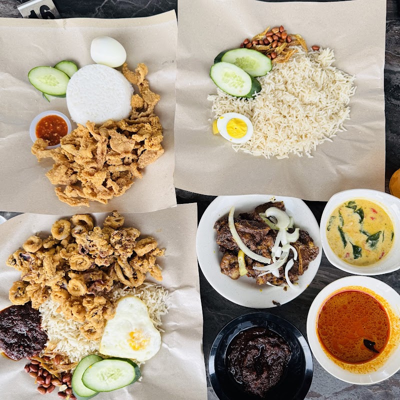 Warong Nismilan : Sotong Crispy Melimpah food or atmosphere