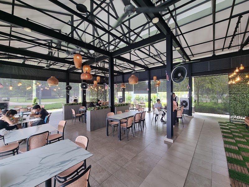 White & Black Lakeside photo 8